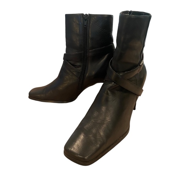 PESARO KELLY Women size 7M Black leather side zip square toe heeled ankle boots - Picture 2 of 12